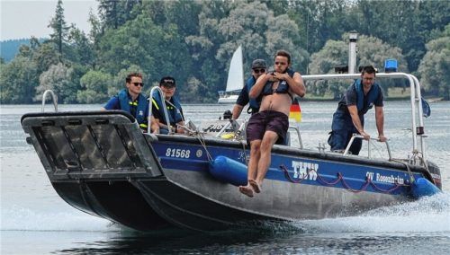 Das THW bietet verschiedene Ausbildungen, Schulungen und Lehrgänge an, beispielsweise zum Bootsführer oder Sprechfunker. Foto re