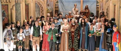 Das Volkstheater Ritterschauspiele Kiefersfelden ist jetzt vom Verband Bayerischer Amateurtheater ausgezeichnet worden.Foto  Leitsmüller