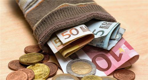 Den Sparstrumpf hat für die meisten Deutschen das Girokonto abgelöst. Viele wollen schnell liquide sein und scheuen daher andere Anlageformen. Foto dpa