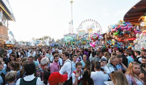 Dichtes Gedränge herrschte beim Endspurt, der durch herrliches Spätsommerwetter belohnt wurde. Foto Stuffer