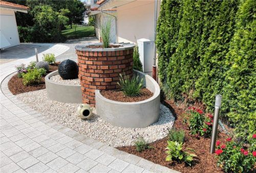 Die Außenanlagen sind mit viel Liebe zum Detail gestaltet.