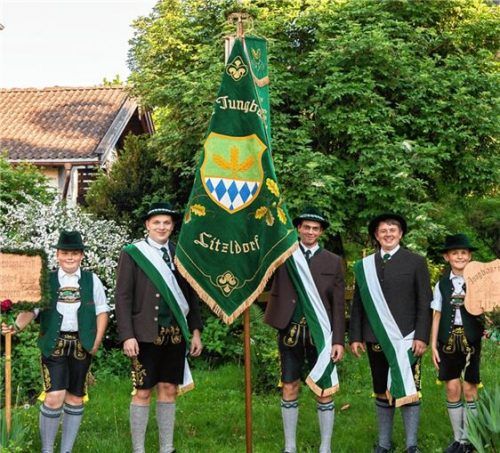 Die Fahnenabordnung der Jungbauernschaft.