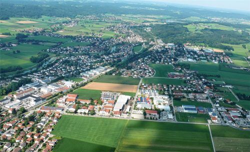 Die Marktgemeinde Bruckmühl hat viel zu bieten: Fünf kleinere und größere Gewerbegebiete sorgen in den Ortsteilen Sonnenwiechs, Hinrichssegen, Heufeld, Heufeldmühle und im Nordwesten zwischen Triftbach und Mangfall für zahlreiche Arbeitsplätze in den verschiedensten Branchen. Foto  SChellmoser