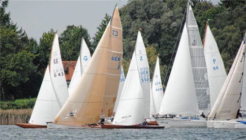 Die Segler hoffen auf guten Wind beim Drei-Buchten-Törn des SC Breitbrunn. Foto  Niessen