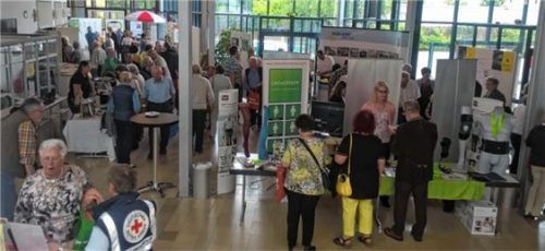 Die Ü60-Messe findet am 30. September im Haus der Kultur statt und bietet neben Infoständen auch Mitmachaktionen, Spaß, Kulinarik, Modenschau, Ernährung, Fitness und vieles mehr.