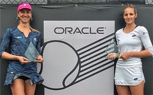 Doppelsieger in Chicago: Die Wahl-Rosenheimerin Mona Barthel (links) und die Tschechin Kristyna Pliskova.Foto Kas