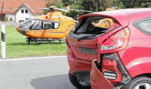 Drei Verletzte bei Auffahrunfall