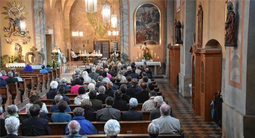 Eine Auszeit vom Trubel bot für die Schausteller des Rosenheimer Herbstfestes der gemeinsame Gottesdienst gestern in der Klosterkirche. Foto  Schlecker