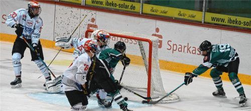 Eine von vielen vergebenen Chancen der Starbulls-Junioren im zweiten Heimspiel gegen Schwenningen.Foto Ruprecht