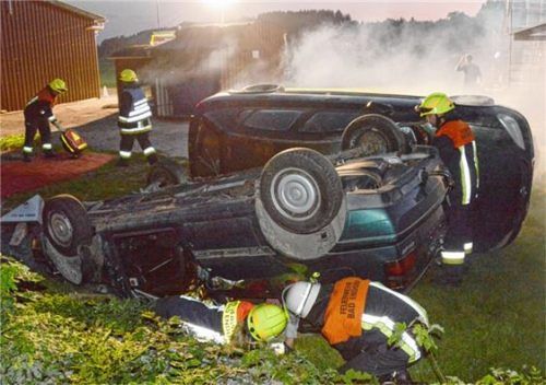 Erschreckendes Bild – aber nur gestellt: die zwei „verunglückten“ Fahrzeuge bei der Übung. Foto amf