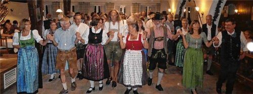 Erster Volkstanz nach einer langen Sommerpause