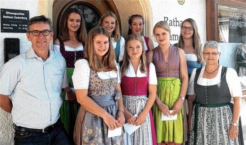 Gemeinde Samerberg ehrt erfolgreiche Schulabgänger