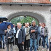 <p>Großer Bahnhof für ein millionenschweres Sanierungsprojekt: Den geladenen Gästen und der Bevölkerung wurde gestern bei Führungen die umfangreiche Sanierungs- und Stadtgeschichte nochmals nachvollziehbar vermittelt.Foto gruber</p>