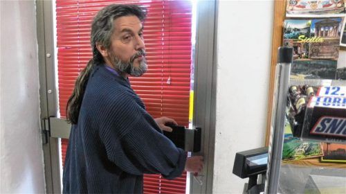 Hans Stellner schließt endgültig seinen Laden zu. Foto  fim