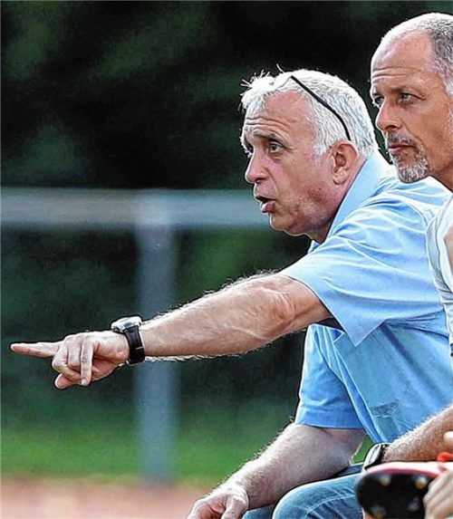 Hoffen auf die Wende: Traunstein-Coach Miroslav Polak und Co-Trainer Peter Martin (von links).Foto Butzhammer