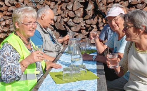 Im Biohof Schlarb gab es für die Teilnehmer eine stärkende Mittagspause.Foto re