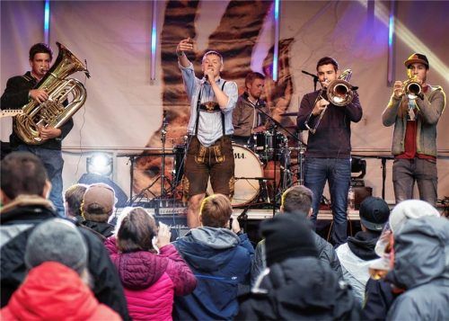 Jung, bayerisch und wetterfest: Luegstock trotzt dem Regen