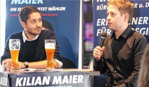 Kilian Maier (links), SPD-Erststimmenkandidat, und Kevin Kühnert, Bundesvorsitzender der Jusos, unterhielten sich über aktuelle Themen und stellten sich den Fragen von gut 80 Gästen.Foto  hos