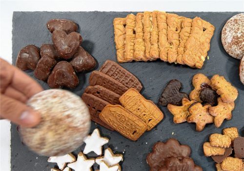 Lebkuchen, Spekulatius und Zimtsterne: In einigen Supermärkten sind bereits wieder adventliche Süßigkeiten zu finden. Foto dpa