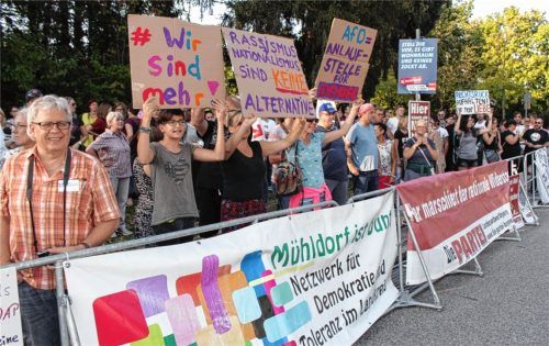 „Lieber a Mass statt Hass“–Demo gegen AfD-Veranstaltung mit Meuthen