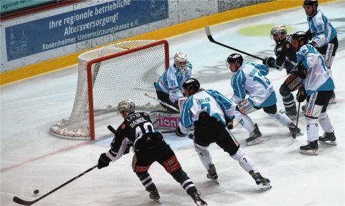 Michael Baindl (links) hatte in dieser Szene eine gute Gelegenheit.Foto Ziegler
