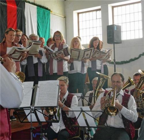 „Nabucco“ gaben der Chor der Siebenbürger Sachsen gemeinsam mit der Egerländer Trachtenkapelle zum Besten.