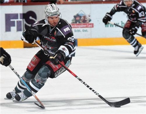 Neuzugang Dusan Frosch ist mit 37 Jahren der älteste Spieler im Starbulls-Kader.Foto Ziegler