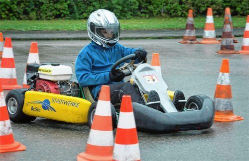 Rasante Fahrt durch den Slalom-Parcours