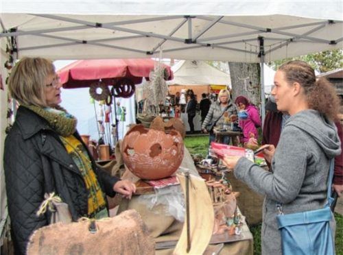 Ratschen, bummeln, staunen und genießen: gemütliches Treiben auf der Dreder Dult.
