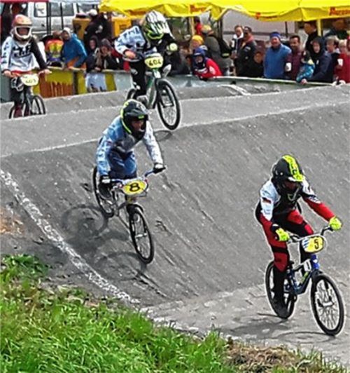 Raymond Farell Heidrich (Nummer 5) vom Maloja BMX Team zeigte erneut sein Können. Beim neunten und zehnten Alpe Adria Cup-Rennen im österreichischen Mühlen erreichte er gleich zweimal hintereinander das Podest. Foto  Heidrich