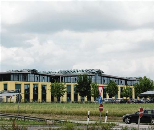 Schletter-Standort in Kirchdorf: Die Immobilie ist an ein Mühldorfer Unternehmen verkauft.