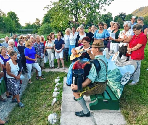 Singend von Bankerl zu Bankerl gezogen