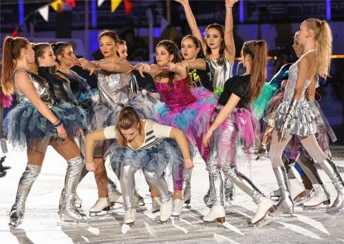 Sport, Musik und Theater vereint der VfL in der Eisrevue „Circus on Ice“. Die Termine für das kulturelle Highlight der Sparte sind voraussichtlich am 10. November sowie 22. Dezember mit freiem Eintritt ins Stadion.Foto re