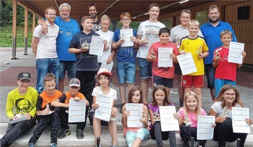 Stockschützen bringen Kindern ihren Sport nahe