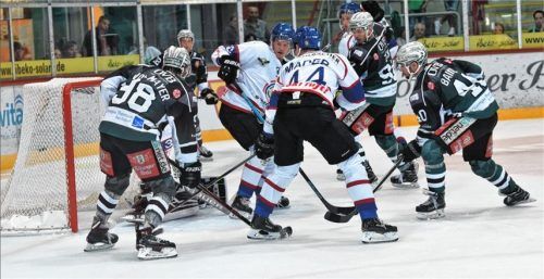 Tor von Michael Baindl (rechts) im Testspiel gegen Kitzbühel.Foto Ziegler