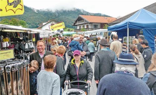 Über 100 Fieranten beim Markttreiben in Aschau