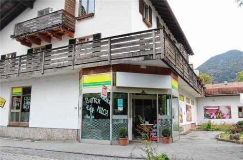 Über viele Jahrzehnte konnten sich die Nußdorfer in einem kleinen Lebensmittelgeschäft mitten im Ort versorgen. Jetzt sperrten die Eigentümer zu. Die Gemeinde sucht nun nach Lösungen.Foto Steffenhagen