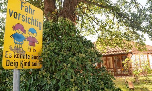 Zieht im Sozialgebäude der SGF (von der Haidaer Straße aus gesehen) nach einem Umbau die neue städtische Kindertagesstätte ein? Bürgermeister Robert Pötzsch bestätigt auf Anfrage das Interesse der Stadt. Foto  hg