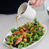 Wohlfühlrezepte für den Herbst: Goldene Milch, Belugalinsen-Salat und Hähnchen-Curry (für zwei Personen)