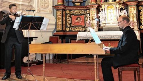 „Alle Möglichkeiten des Geigenspiels“: Simon Steinkühler spielte zusammen mit dem Cembalisten Markus Hanke Musik von Heinrich Ignaz Franz Biber. Foto Janka