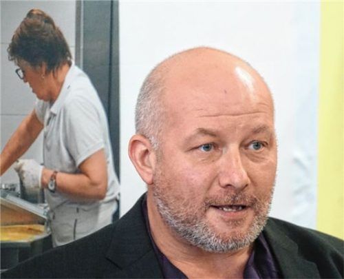 Andreas Klinger nutzte das Tageszentrum Waldkraiburg als Sprungbrett zurück ins Leben. Heute lebt und arbeitet er als anerkannter Schauspieler in Berlin.