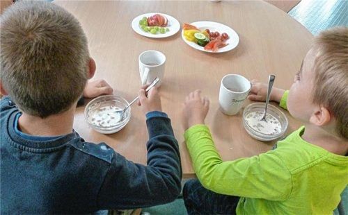 Auch Müsli, Obst und Gemüse stehen auf dem Speiseplan.