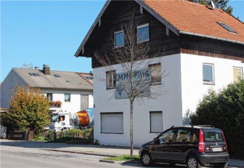 Bedenken hatte man im Bauausschuss vor allem wegen der Ein- und Ausfahrt der geplanten Tiefgarage in die Brückenstraße. Foto  Fleindl
