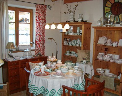 Bei schöner Keramik – wie beispielsweise der Original-Gmundner-Keramik – bedarf es keiner weiteren Dekoration. Inspirationen holt man sich am kommenden Wochenende bei der Hausmesse von „Wohnen & Licht“ in Lehen.