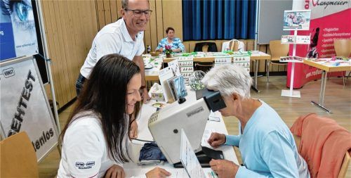 Beim Sehtest kann man direkt vor Ort seine Sehkraft checken.Fotos Baumann