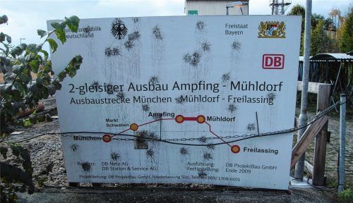 Bezeichnendes Bild: Mit dem zweigleisigen Ausbau der Bahnstrecke will es nicht so recht vorangehen. Foto re