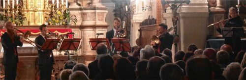 Das Austrian Trombone Quartett (von links): Hannes Hölzl, Bernhard Hagspiel, Christoph Astner und Lukas Klingler sowie Elisabeth Steiner an der Querflöte. Foto Kirchner