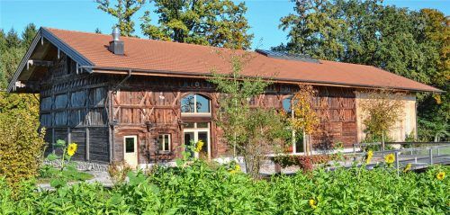 Der Dorfstadl in Prutting ist heute eine Augenweide, doch der Anfang war von Unkenrufen begleitet.Fotos Niessen