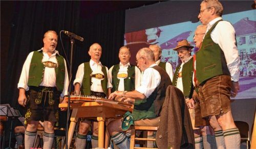 Der Kolbermoorer Mannergsang mit Peter Maier an der Zither wurde 50.