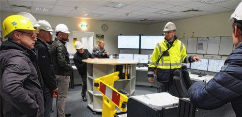 Der Leitstand ist sozusagen die Zentrale der Anlage; sie ist 24 Stunden pro Tag besetzt.Foto  kob